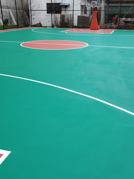 高埗镇 球场长期使用易出现地面开裂